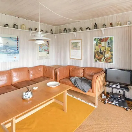 Three-bedroom Holiday In Knebel